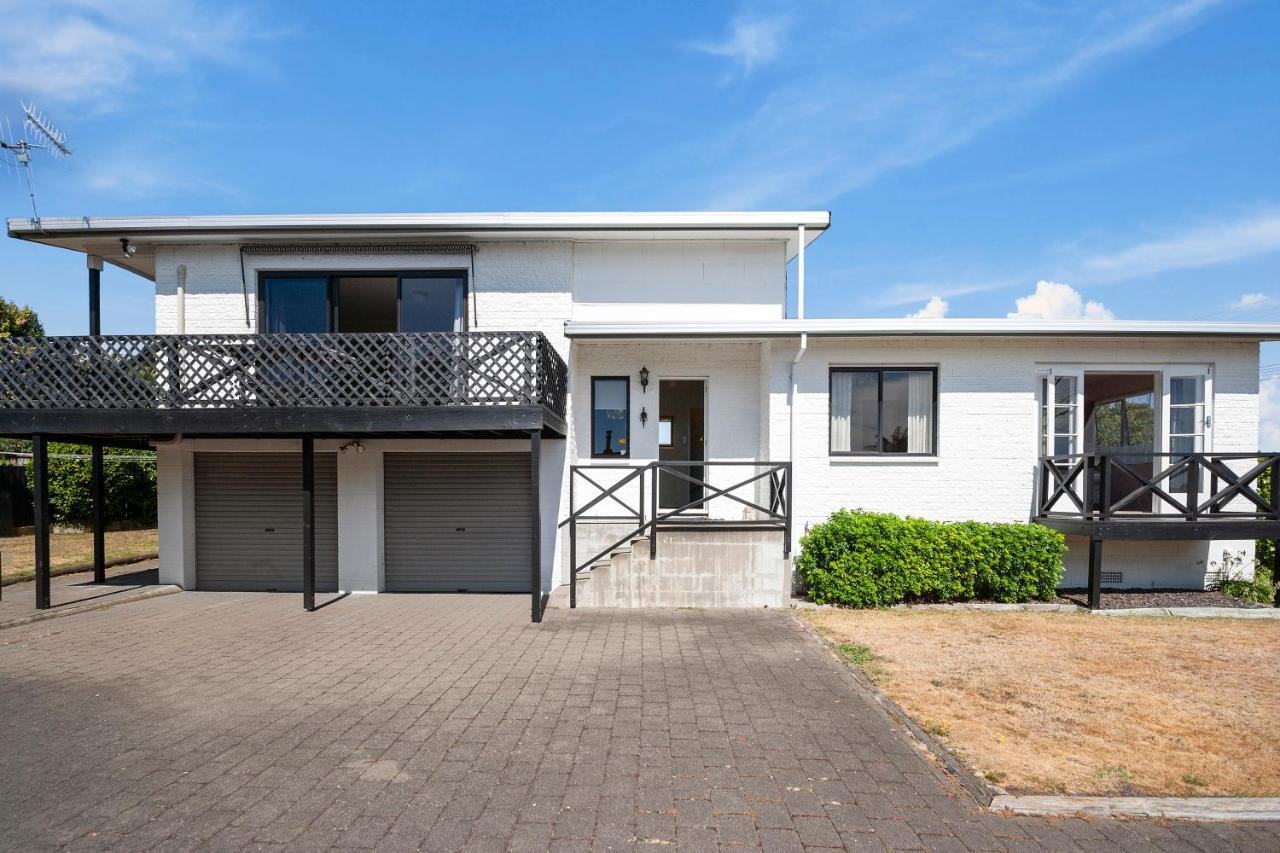 Lake Vista At Two Mile Bay- Taupo Central Home Екстериор снимка
