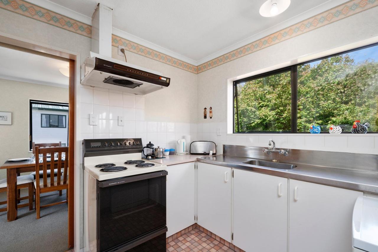 Lake Vista At Two Mile Bay- Taupo Central Home Екстериор снимка